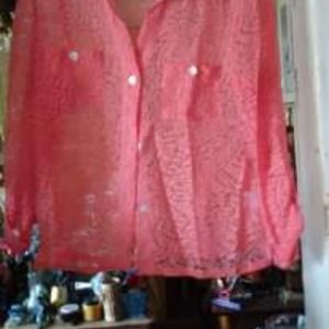 BRAND NAME  LADIES BEAUTIFUL. BLOUSE SIZE M.